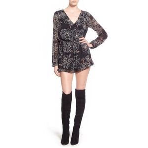 ASTR Black Floral Long Sleeve Romper Size Large